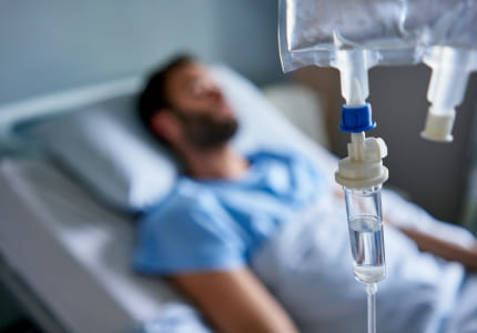 Пациент под капельницей